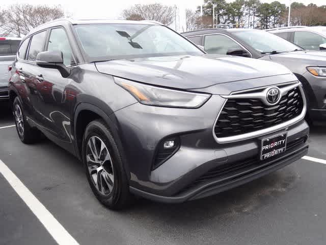 Thumbnail: 2023 Toyota Highlander - 3