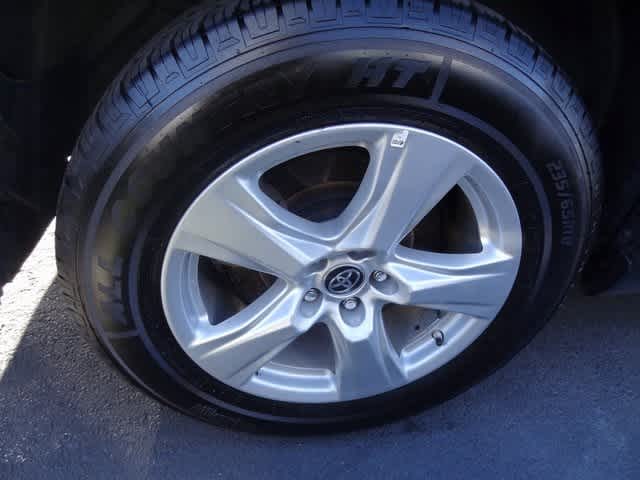 Thumbnail: 2023 Toyota Highlander - 15