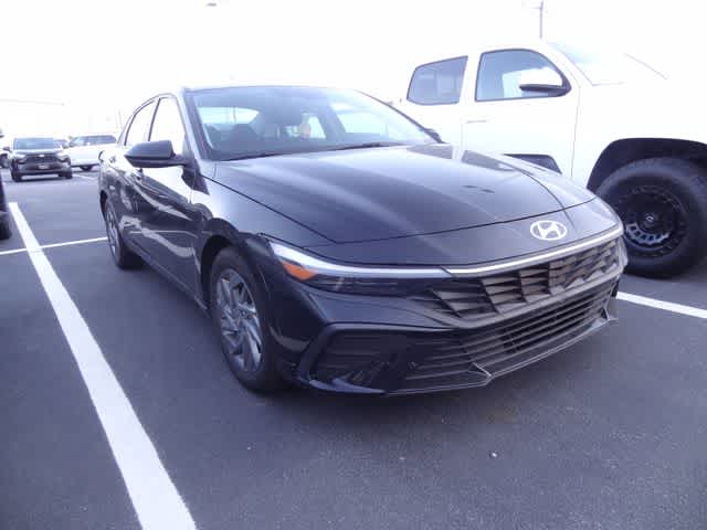 Thumbnail: 2024 Hyundai Elantra - 3