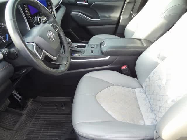 Thumbnail: 2023 Toyota Highlander - 6