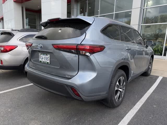 2021 Toyota Highlander XLE 3
