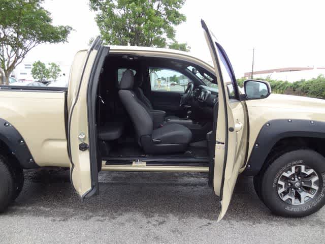 Thumbnail: 2017 Toyota Tacoma - 11