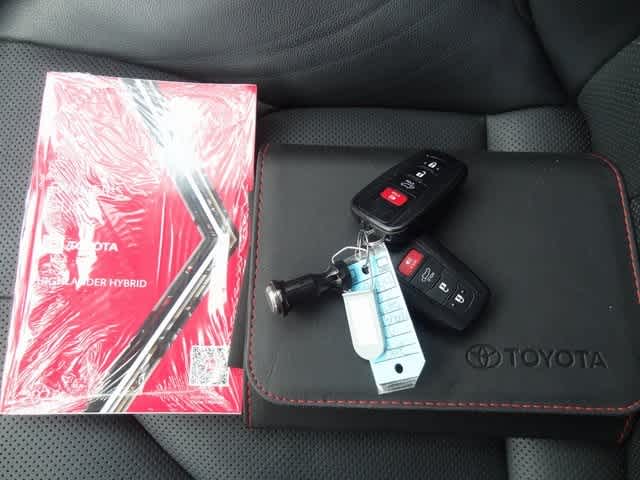 Thumbnail: 2022 Toyota Highlander - 46