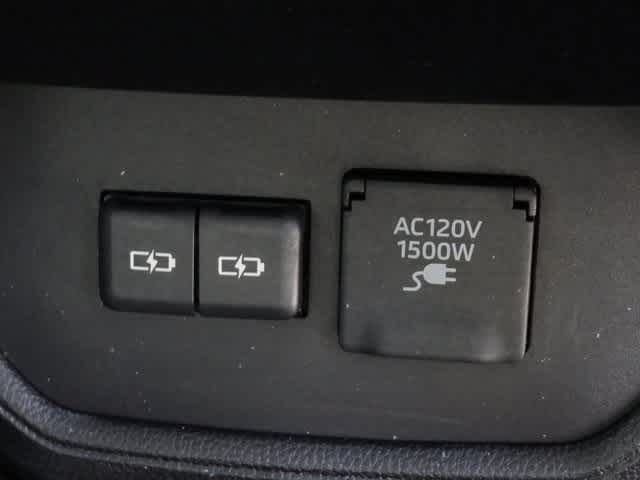 Thumbnail: 2023 Toyota Highlander - 15