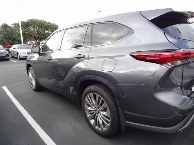 Thumbnail: 2023 Toyota Highlander - 5