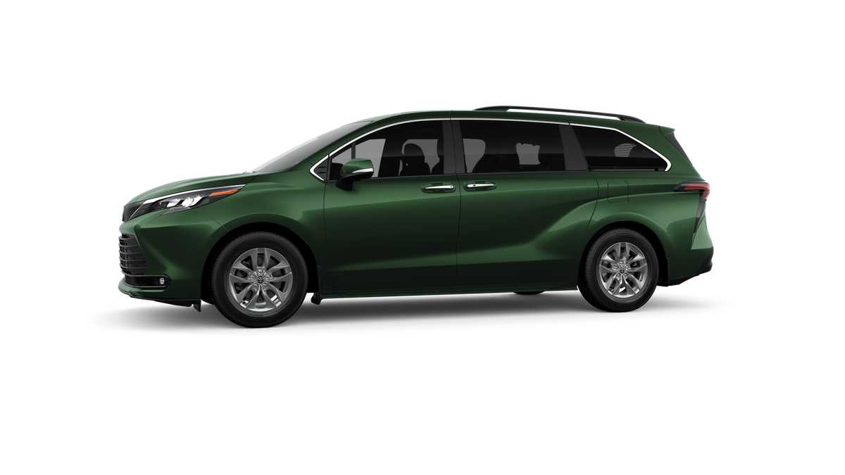 Thumbnail: 2026 Toyota Sienna - 3