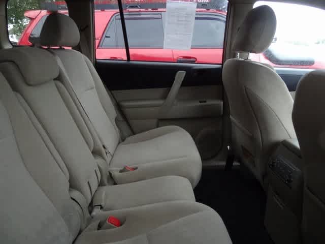 Thumbnail: 2013 Toyota Highlander - 9