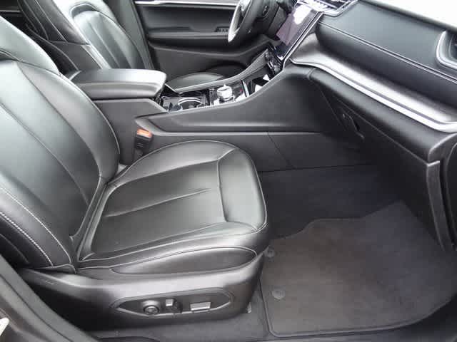 Thumbnail: 2023 Jeep Grand Cherokee - 16