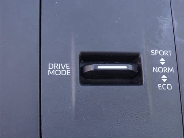 Thumbnail: 2023 Toyota Highlander - 16