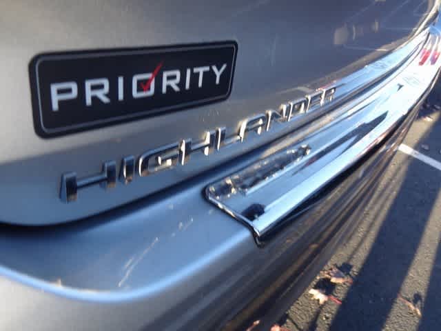 Thumbnail: 2022 Toyota Highlander - 16