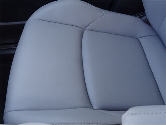 Thumbnail: 2022 Toyota Venza - 16