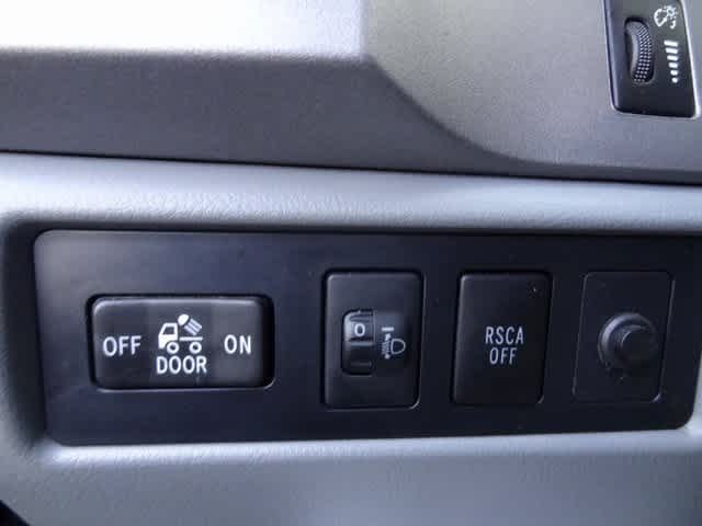 Thumbnail: 2012 Toyota Tundra - 11