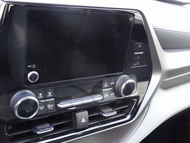 Thumbnail: 2023 Toyota Highlander - 12
