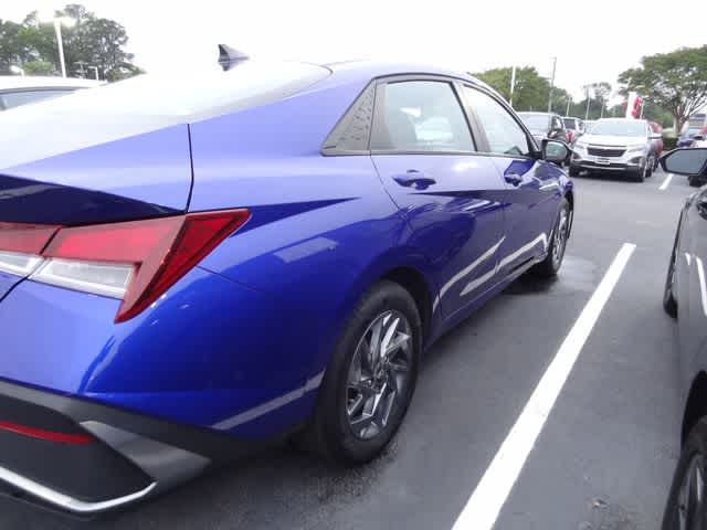 Thumbnail: 2024 Hyundai Elantra - 4