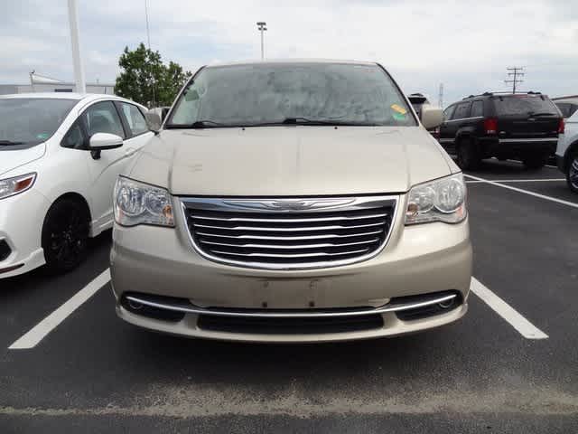 Thumbnail: 2016 Chrysler Town & Country - 6