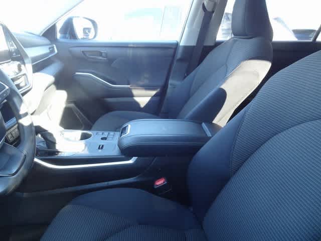 Thumbnail: 2023 Toyota Highlander - 9