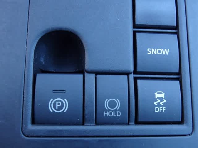 Thumbnail: 2023 Toyota Highlander - 16