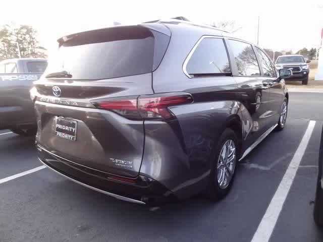 Thumbnail: 2023 Toyota Sienna - 4