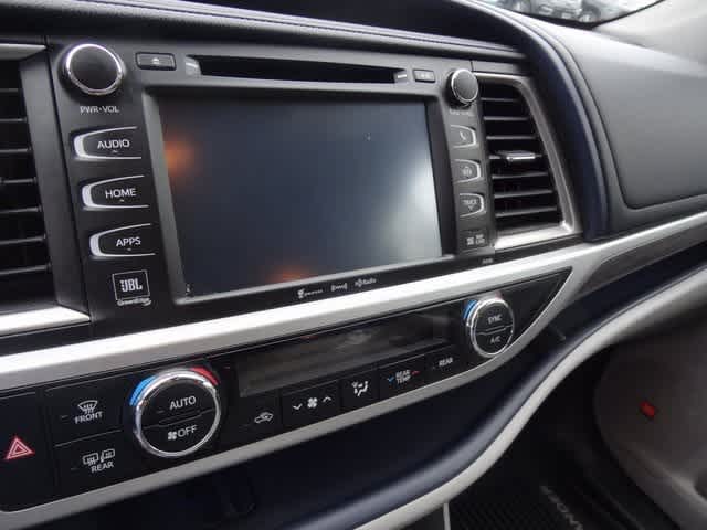 Thumbnail: 2018 Toyota Highlander - 15