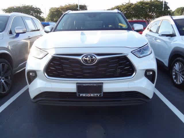 Thumbnail: 2023 Toyota Highlander - 2