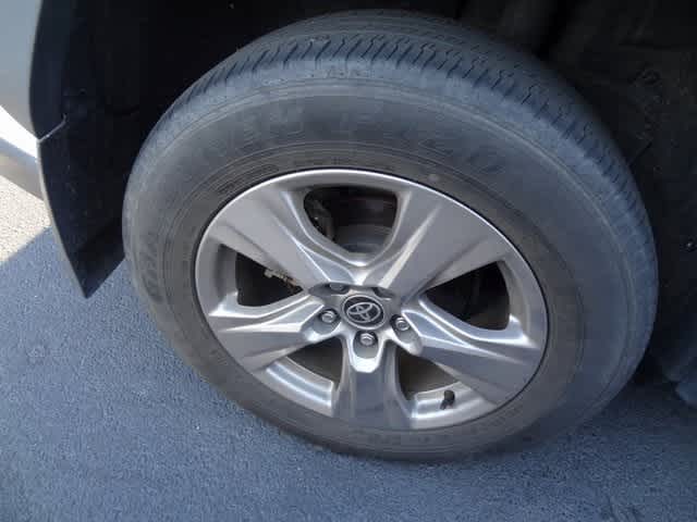 Thumbnail: 2022 Toyota RAV4 - 9