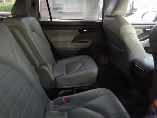 Thumbnail: 2023 Toyota Highlander - 10