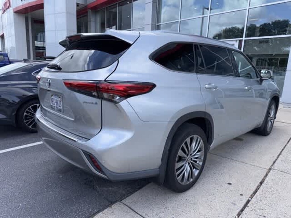 Certified 2022 Toyota Highlander Hybrid Platinum SUV
