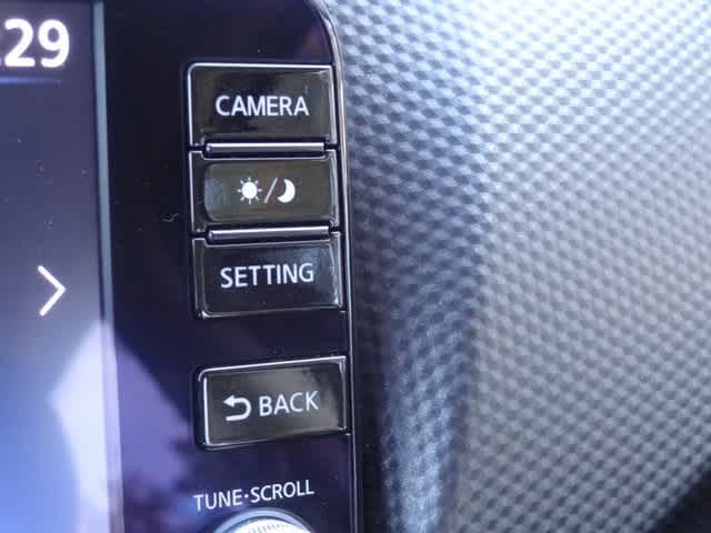 Thumbnail: 2023 Nissan Kicks - 25