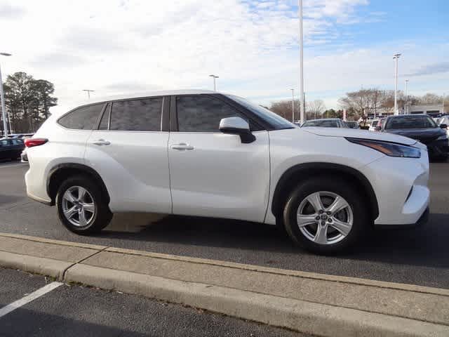 Thumbnail: 2023 Toyota Highlander - 4