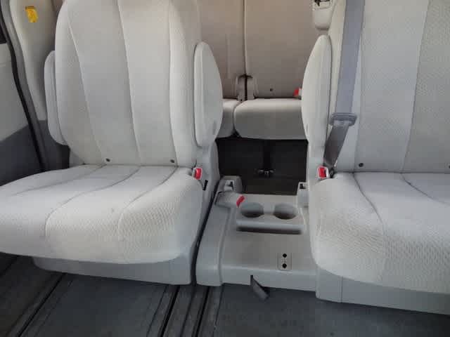 2011 Toyota Sienna LE 13