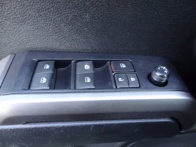 Thumbnail: 2022 Toyota Tacoma - 10