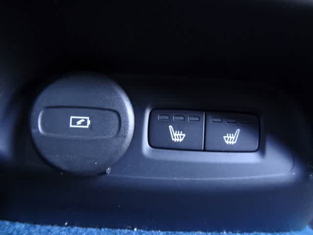 Thumbnail: 2023 Volvo C40 - 14