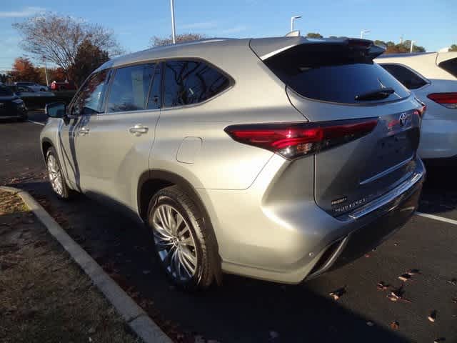 Thumbnail: 2022 Toyota Highlander - 5