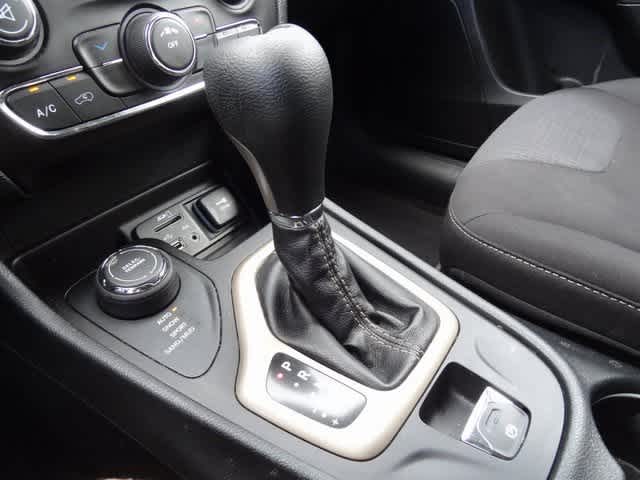 Thumbnail: 2015 Jeep Cherokee - 26