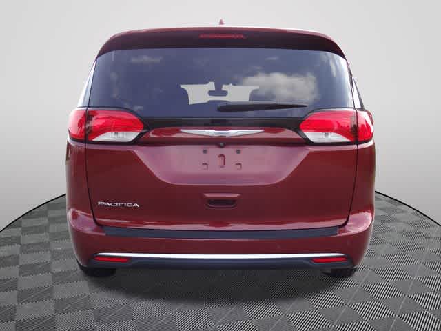 Thumbnail: 2018 Chrysler Pacifica - 3