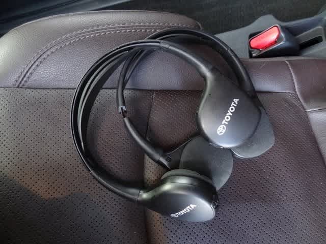 Thumbnail: 2023 Toyota Sienna - 17