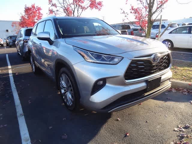 Thumbnail: 2022 Toyota Highlander - 3