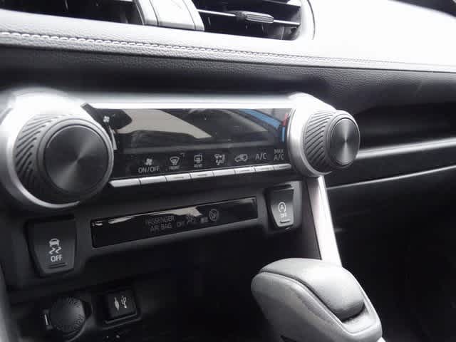 Thumbnail: 2019 Toyota RAV4 - 14