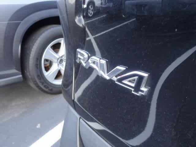 Thumbnail: 2022 Toyota RAV4 - 21