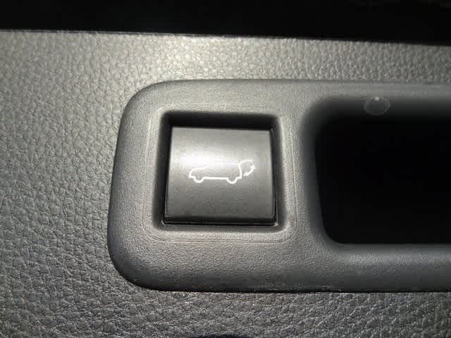 Thumbnail: 2023 Toyota Highlander - 23