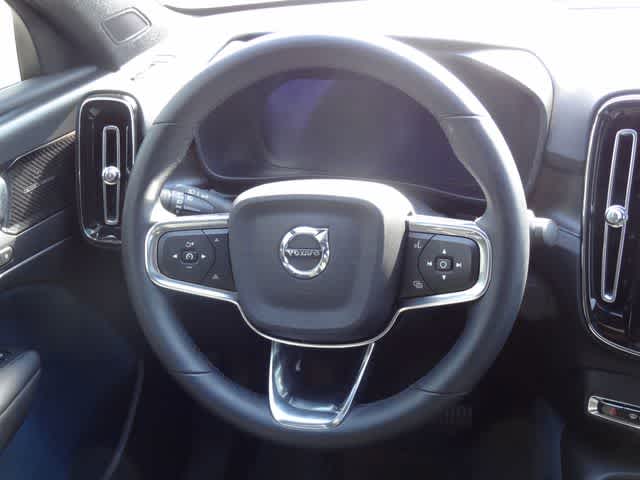 Thumbnail: 2023 Volvo C40 - 17