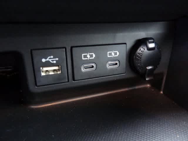 Thumbnail: 2023 Toyota Highlander - 17