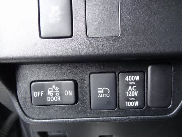 Thumbnail: 2021 Toyota Tacoma - 10