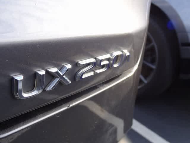 Thumbnail: 2021 Lexus UX - 22