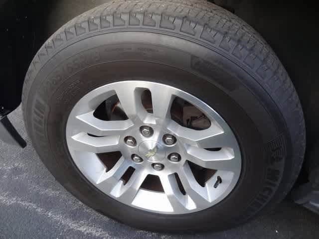 Thumbnail: 2019 Chevrolet Suburban - 10