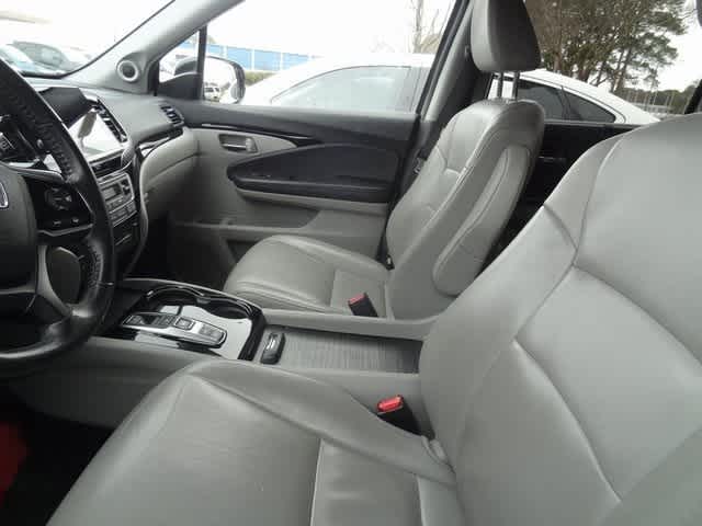 Thumbnail: 2019 Honda Pilot - 9