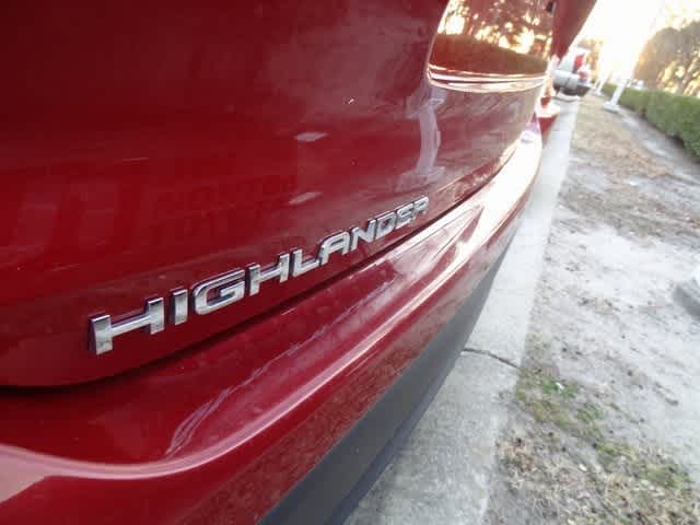 Thumbnail: 2023 Toyota Highlander - 17