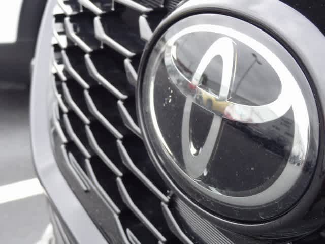 Thumbnail: 2023 Toyota Highlander - 18