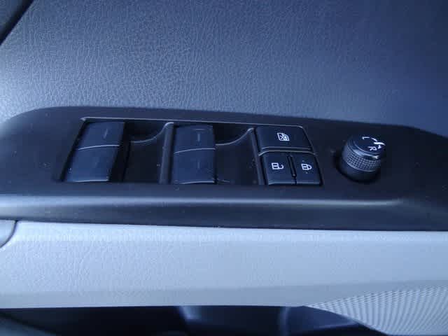 Thumbnail: 2023 Toyota Camry - 10