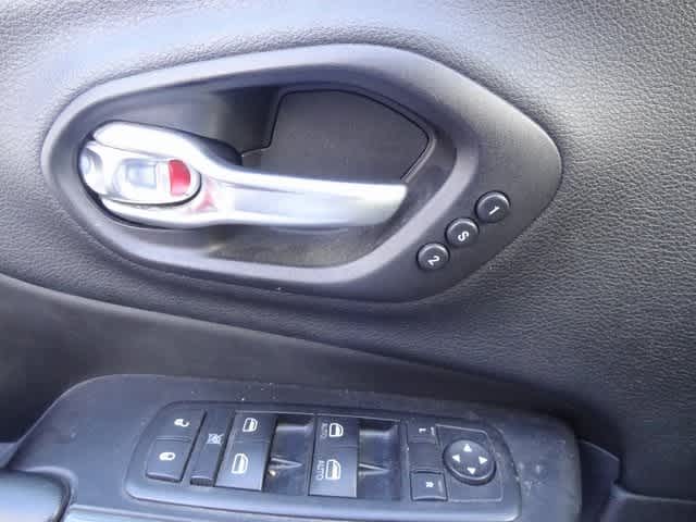 Thumbnail: 2014 Jeep Cherokee - 10